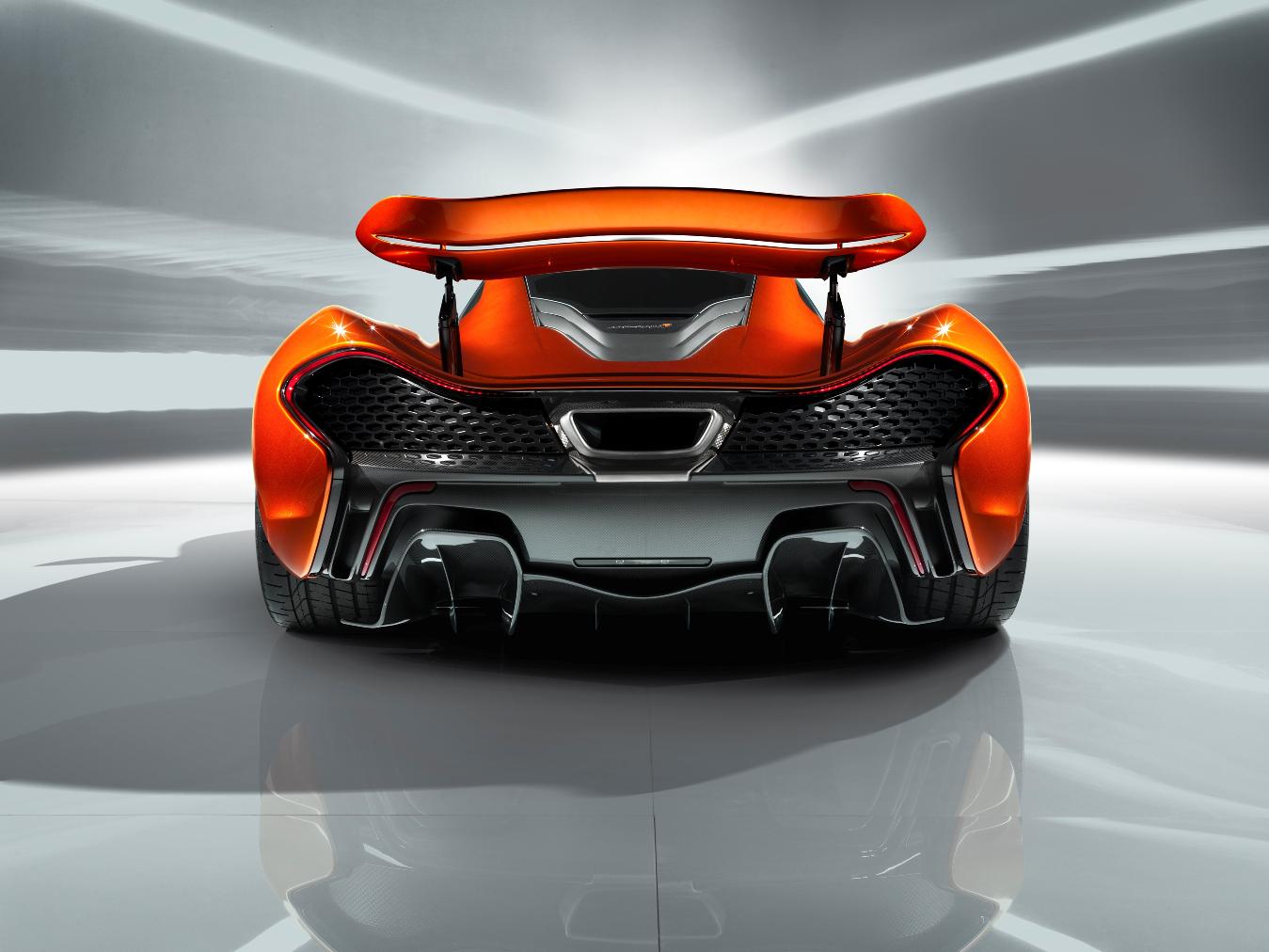 606731_13_McLarenP1_Paris2012_MRes